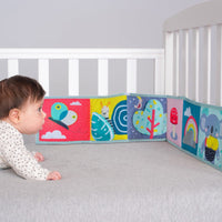 Libro de Coche con Clip Koala Taf Toys - bebe usando el producto