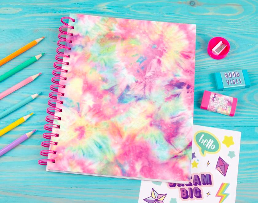 Cuaderno Tie Dye Make It Real Con Lápices
